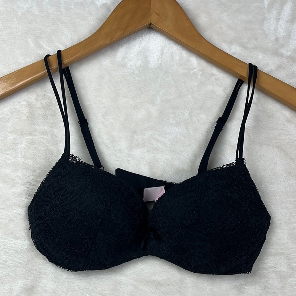 Victoria’s Secret Padded Demi Elegant Black Lace Bra 32C Underwire